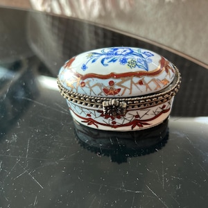 Porcelain Trinket box