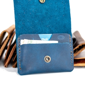 Cartera de cuero elegante para tarjetas / Porta tarjetas frontal delgado / Cartera minimalista con broche / Cuero curtido ecológicamente / Envío gratuito a EE. UU. en pedidos superiores a 35