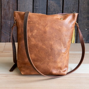 Mountain Ocean | small tote | Chestnut | Zip + Tassel | Eco Friendly Leather Bag