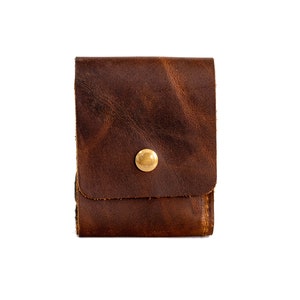 Carteira de couro artesanal da coleção Explorer | Robusta, mas moderna | Bronzeamento ecológico | Acomoda 5 cartões | Fecho de pressão