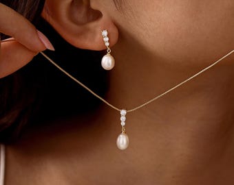 Zartes Süßwasserperlen-Schmuckset, Diamantperlen-Ohrringe und -Halskette, goldenes Hochzeitsschmuckset, Zirkonia-Schmuck für festliche Anlässe, Geschenkidee für Brautjungfern