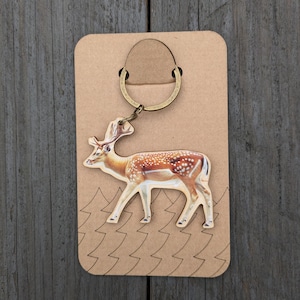 Handmade Wooden Deer Keychain – Custom Engraved Option – Wildlife Gift for Nature Lovers – Birch Wood Keyring