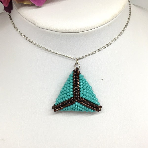 Triangle Turquoise sur collier chaîne