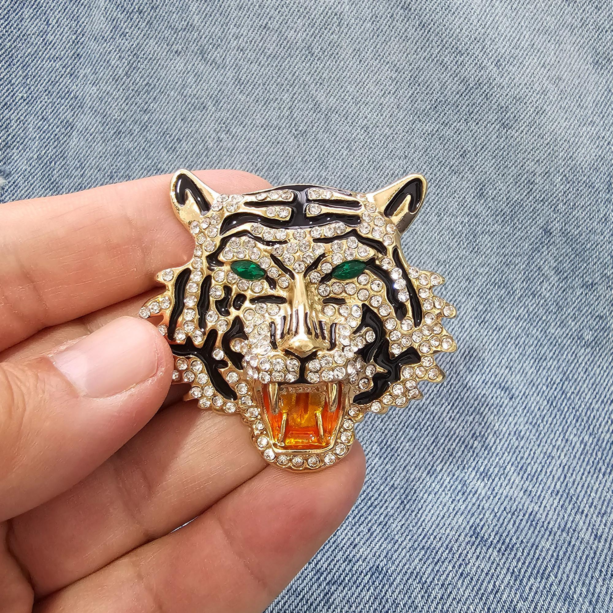 金の虎のブローチ - Etsy 日本