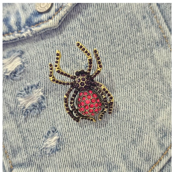 Halloween Spider Brooch – Red Rhinestone Gothic Pin, Spooky