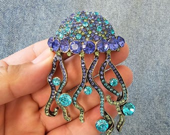 Broche de medusa con diamantes de imitación: adorno DIY inspirado en el océano
