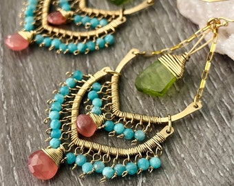 Boho-Edelstein-Kronleuchter-Ohrringe, nickelfreie Peridot- und Amazonit-Ohrringe, Geschenk für Frau, Geburtstag, Sommerschmuck