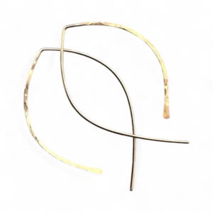 Orecchini ad arco in oro martellato 14k: orecchini a cerchio aperti minimalisti