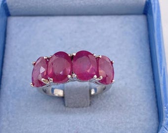 Ring met natuurlijke robijn: 18 kt verguld sterlingzilver, geboortesteen juli