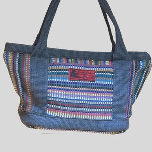 Bolso pequeño de algodón tejido a mano