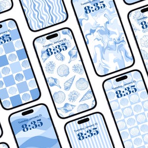 Op de afbeelding: Negen verschillende telefoon-schermdesigns met blauwe en witte patronen met schelpen en de tekst "Tuesday, January 21 8:35".
