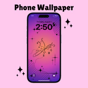 Op de afbeelding: Een telefoonachtergrond met een paarse en oranje gradiënt. De achtergrond heeft een zwarte lijntekening van een vlinder met sterren en golvende lijnen. De tijd is 2:50 op het telefoonscherm.