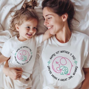T-SHIRT (786) glücklicher erster Mutter Tag passendes Hemd 1. Muttertag Baby wachsen Schlafanzug-Mummy Mom Newburn Jungen-Mädchen-Babyanzug Bodysuit Top