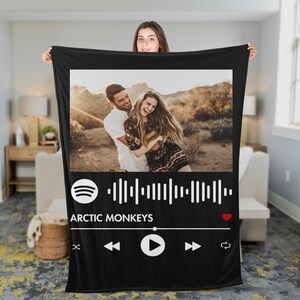 Personalized Spotify Music Blanket with Your Photo & Favorite Song – Perfect Gift Blanket for Couples, Boyfriend, Girlfriend, Mom PAE002.C