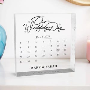 Personalized Heart Acrylic Wedding Date Keepsake – Custom Calendar Gift, Married Calendar Acrylic Plaque, Wedding Gift for Couple POE031.C