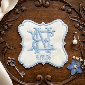Parche personalizado para vestido de novia: etiqueta para coser con monograma y fecha.