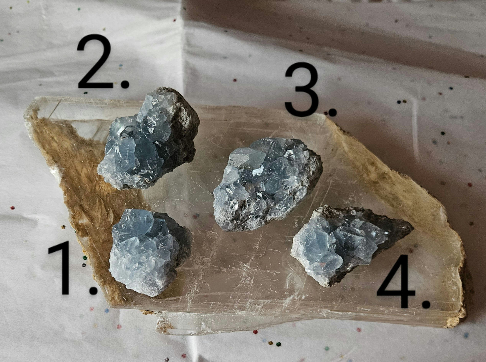 天然の未加工ブルーセレスタイト クリスタル ジオード。マダガスカル産