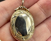 Antique 9ct Gold oval locket