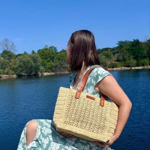 Gehaakte raffia tas, binnenkant van leer en katoen - Handgemaakte gehaakte raffia tas, tote bag, zomertas, handgemaakte strozak, knutselwerkjes