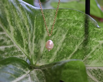 Pink Freshwater Pearl Necklace, Pearl Pendant Necklace, Dainty Pearl Jewelry, Brass Chain Necklace, Minimalist Necklace, Gift for Her