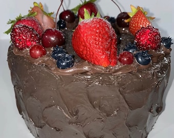Fake Kuchen, Schokoladen Frucht Krone Traumkuchen mit verschiedenen Früchten, 15cm Breite mal 10cm Höhe