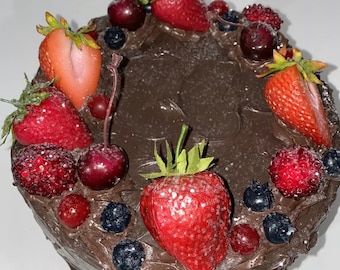 Fake Kuchen, Schokoladen Frucht Krone Traumkuchen mit einer Vielzahl von Früchten, Faux Cake, Fake Food, 8 Zoll Breite mal 6 Zoll Höhe