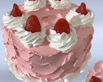 Gâteau rose vif à la crème et aux fraises factices, fraises et boules de tourbillon, gâteau 8 x 6 po.