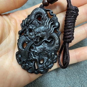 Collier pendentif en bois artisanal | Bijoux en bois uniques sculptés à la main | Art inspiré de la nature