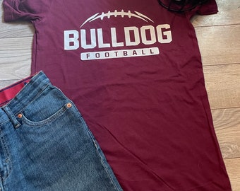Camicia spirituale, camicia mascotte, camicia scolastica, regalo per insegnanti, regalo per studenti, camicia in vinile, Bulldog, calcio.
