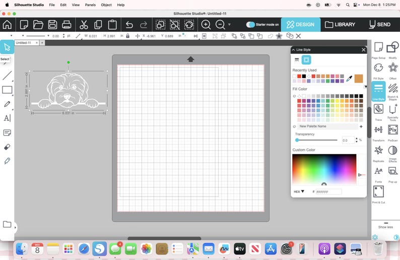 K&ouml;nnte beinhalten: Screenshot der Silhouette Studio Software-Oberfl&auml;che auf einem MacBook. Der Designbereich zeigt eine wei&szlig;e Umrisslinie eines Hundes mit Ma&szlig;en in Zoll. Eine Farbpalette und Design-Tools sind auf der rechten Seite sichtbar. Die obere Men&uuml;leiste zeigt Dateioptionen.