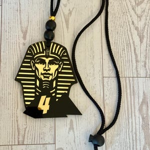 Collar Tiki personalizado de la fraternidad Alpha Phi Alpha con número de línea