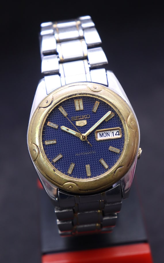 ヴィンテージ Seiko5 煩い オートマチック7006a日本製day/date稼働品
