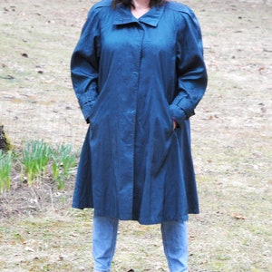 80s iridescent raincoat with liner, blue green Sz 8 large swing style, cape in back, EXCELLENT!