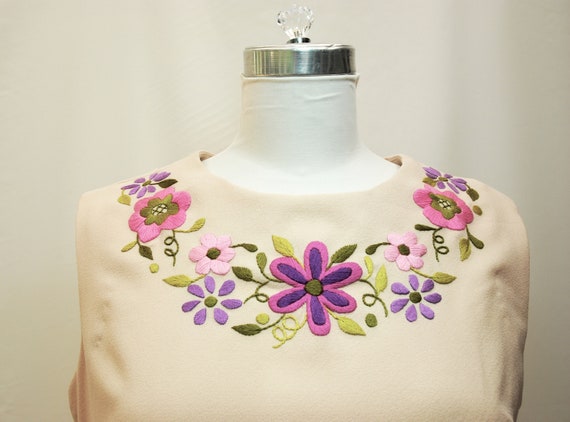 1960s FLOWER POWER embroidered dress, hand embroi… - image 3