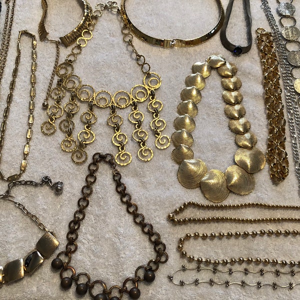 Lot 16 all metal necklace, chain, bib, bead, shapes, combintations, 12 to 20", most adjustable, gold/silver/other tones