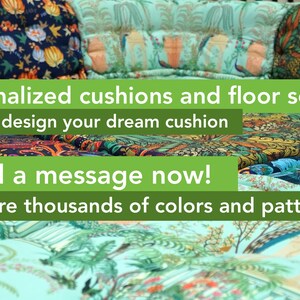 Sofá minimalista japonés de suelo con respaldo: Cojines de terciopelo personalizados. Sofá de pana negra. imagen 2