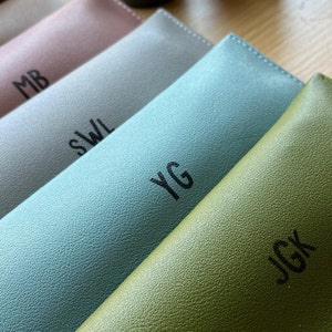 Leren brillenkoker met initialen/minimalistische brillenkoker/gepersonaliseerde monogram zachte brillenkoker