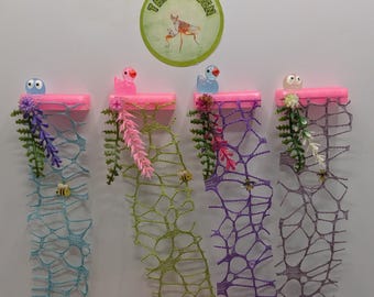 Jumping spider magnetic ledge small. Ladder, Platform, climbing rope. Mantis. 3D printed enclosure decor. Pink sparkle colour PLA. 3.5cm