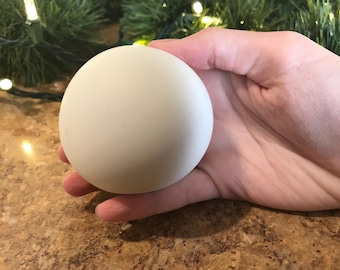 Palla di neve croccante e morbida: antistress, ideale come regalino per le calze di Natale.