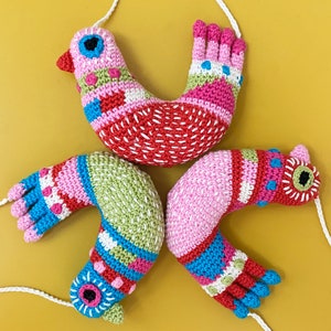 Speckled bird decoration crochet amigurumi pattern image 1