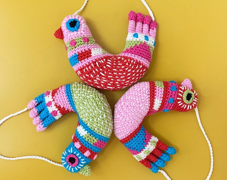 Speckled bird decoration crochet amigurumi pattern image 1