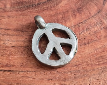 Vintage Peace Symbol Pendant Charm – Small Silver Tone Hippie Peace Sign