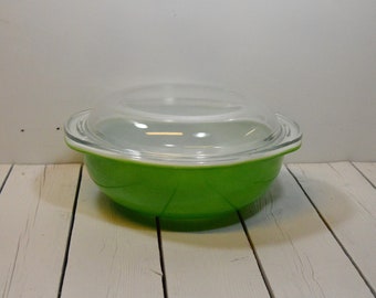 Vintage Pyrex Round Casserole #024 Green with Lid