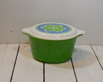 Pyrex Crazy Quilt Round Casserole #473 with Lid