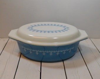 Vintage Pyrex Snowflake Garland #045 Oval Casserole with Lid