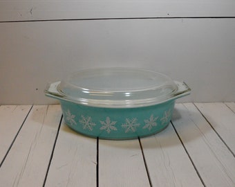 Pyrex Snowflake Blue Oval Casserole #045 with Lid