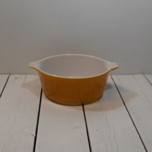 Vintage Pyrex Old Orchard Round Casserole #472