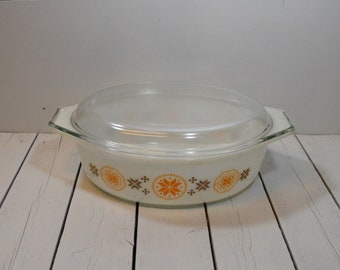 Pyrex Town and Country Oval Casserole #045 with Lid