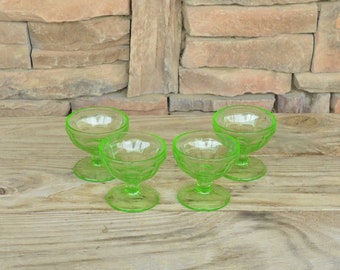 Vintage Bright Green Scalloped, Footed, Parfait, Dessert Glasses, Set of 4