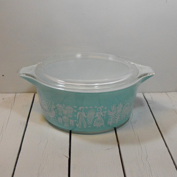 Pyrex Turquoise Butterprint Round Casserole #475 with Lid